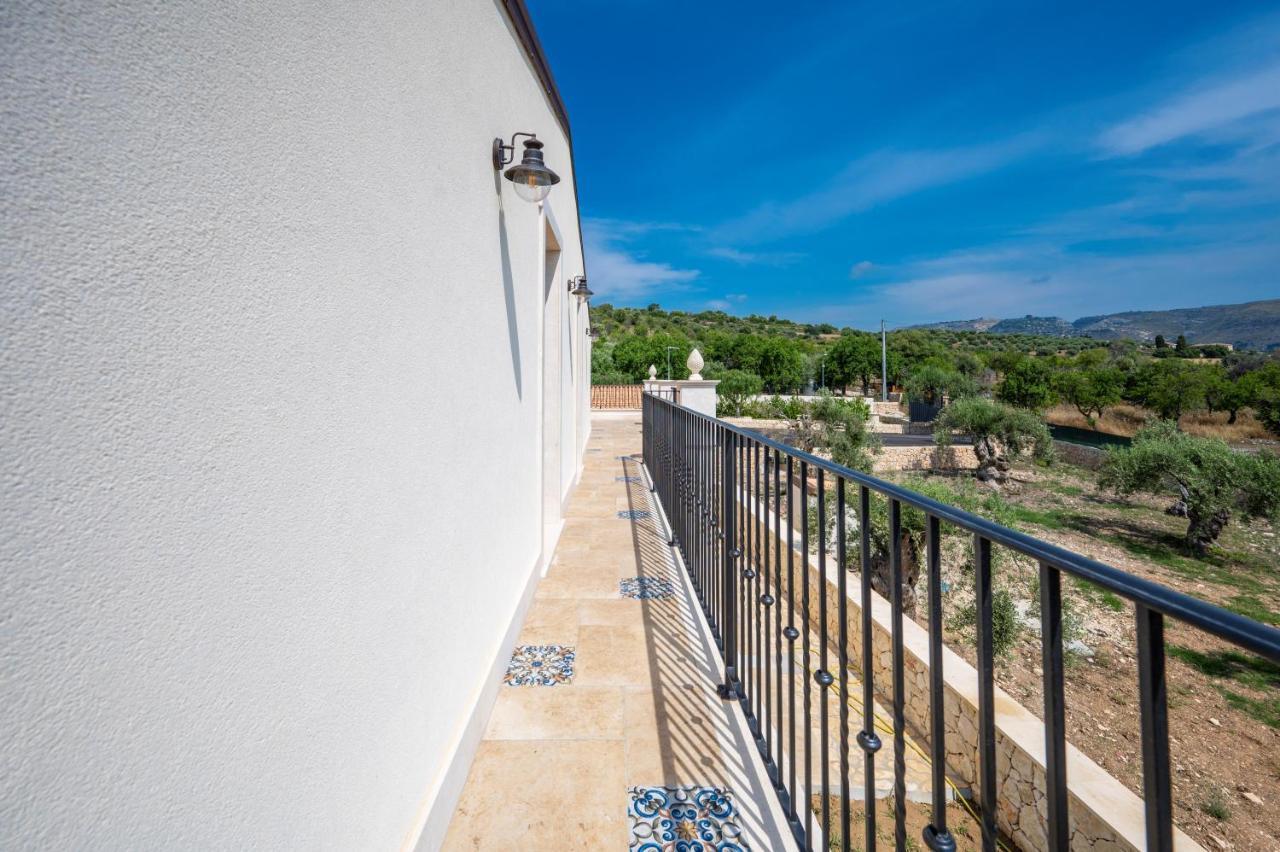 Villa Carmiano: Luxury Seaside Retreat with Spa and Pool Avola Exterior photo