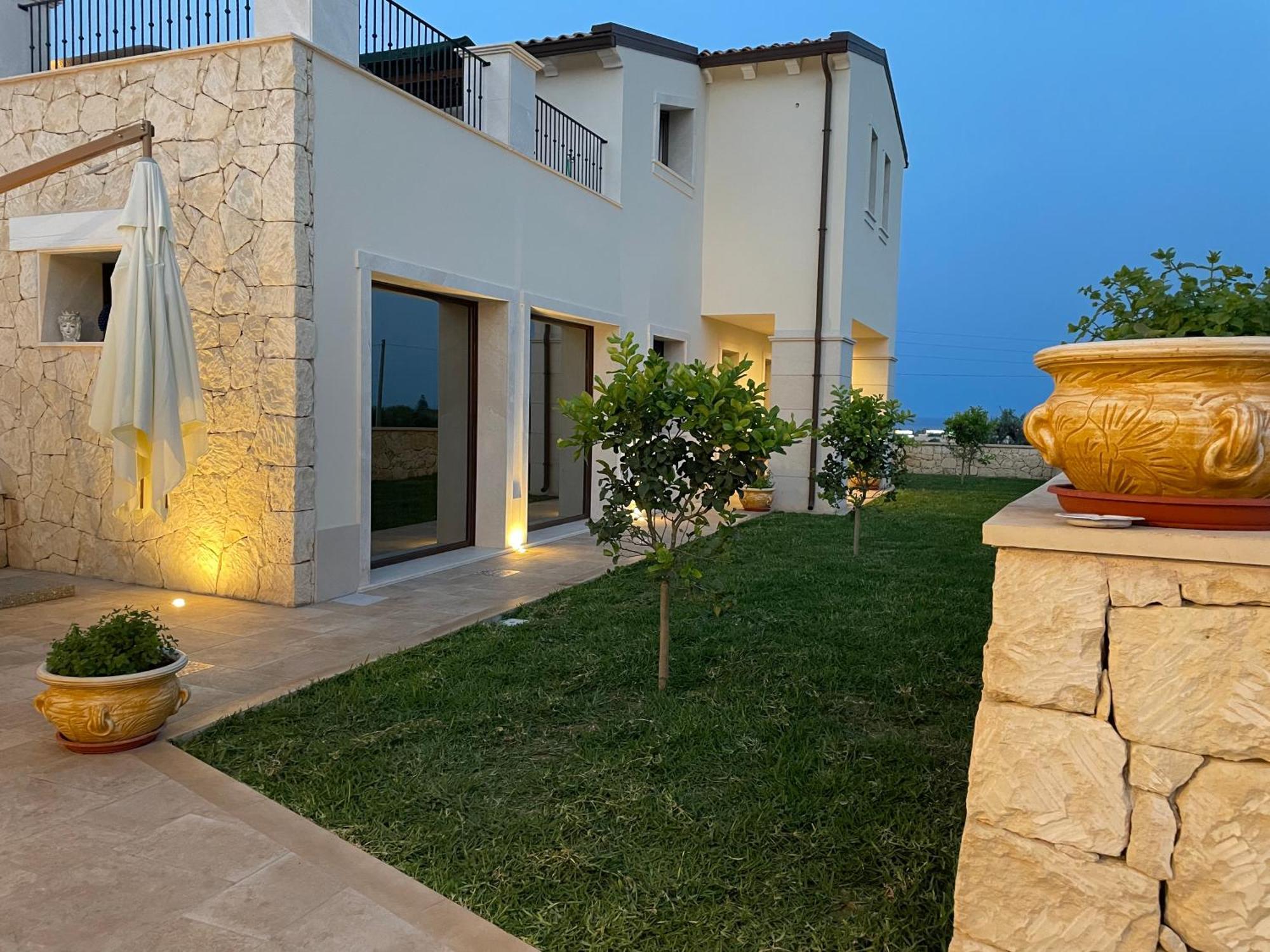 Villa Carmiano: Luxury Seaside Retreat with Spa and Pool Avola Exterior photo